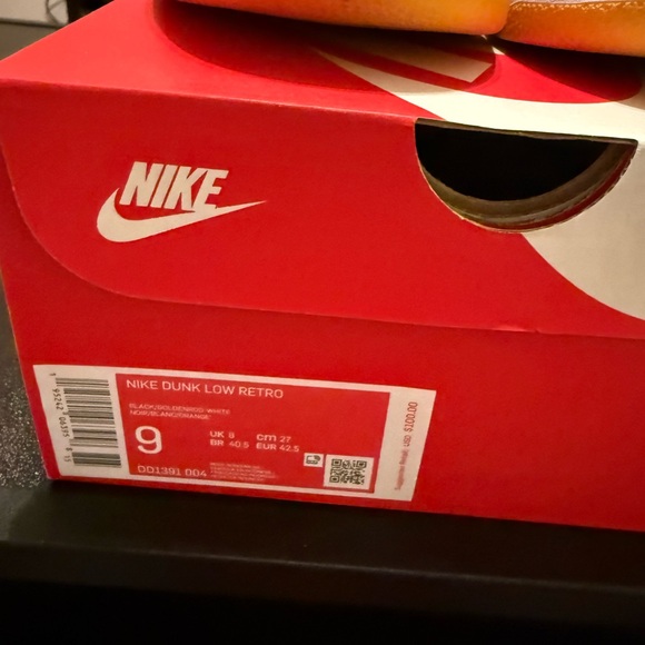 Black and Yellow Dunks Lo - Picture 5 of 5